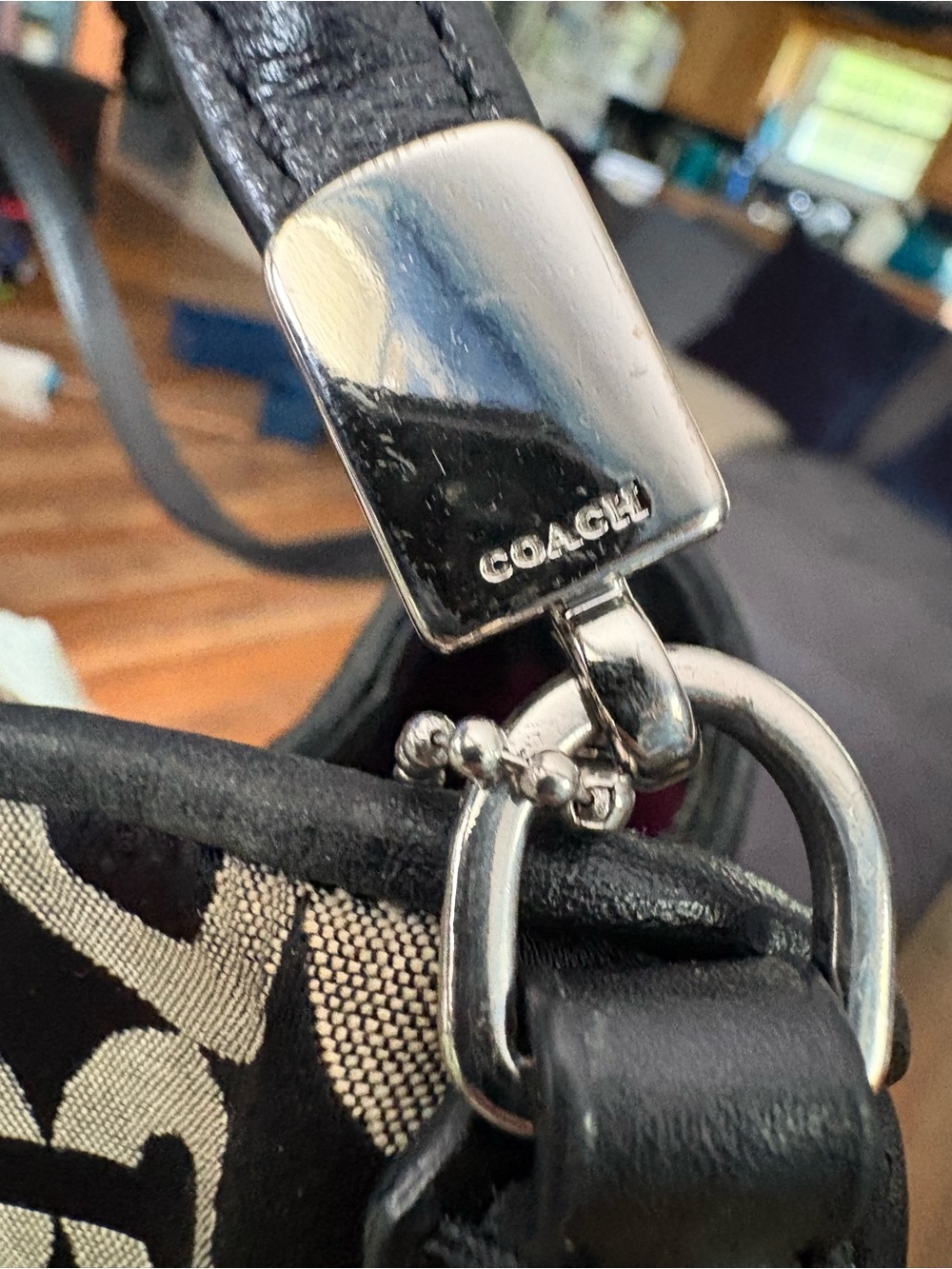 Coach Black and Cream Signature Shoulder Bag - Picture 2 of 8